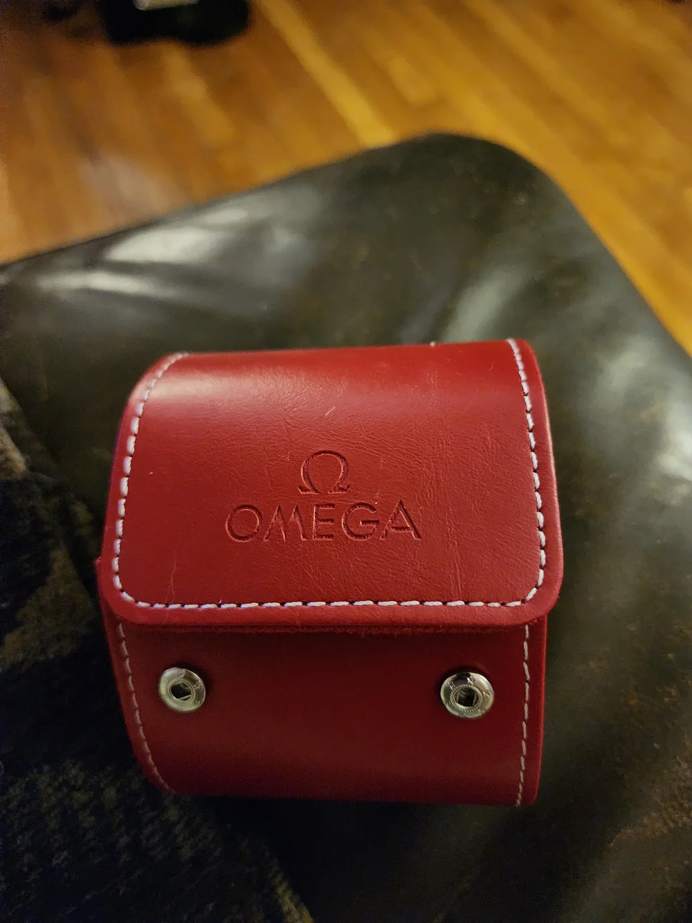 Omega compact red